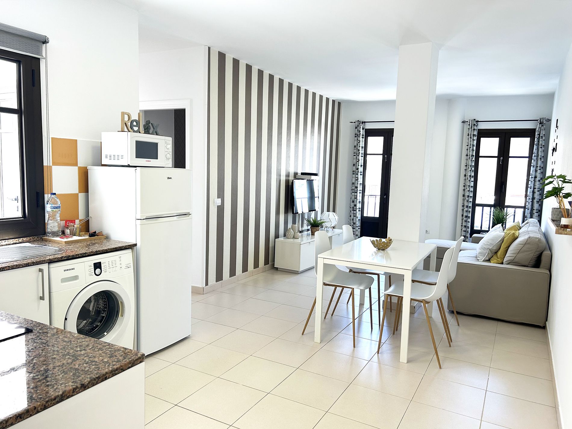 mahostly_apartamento_comillas_pb_cocina_comedor